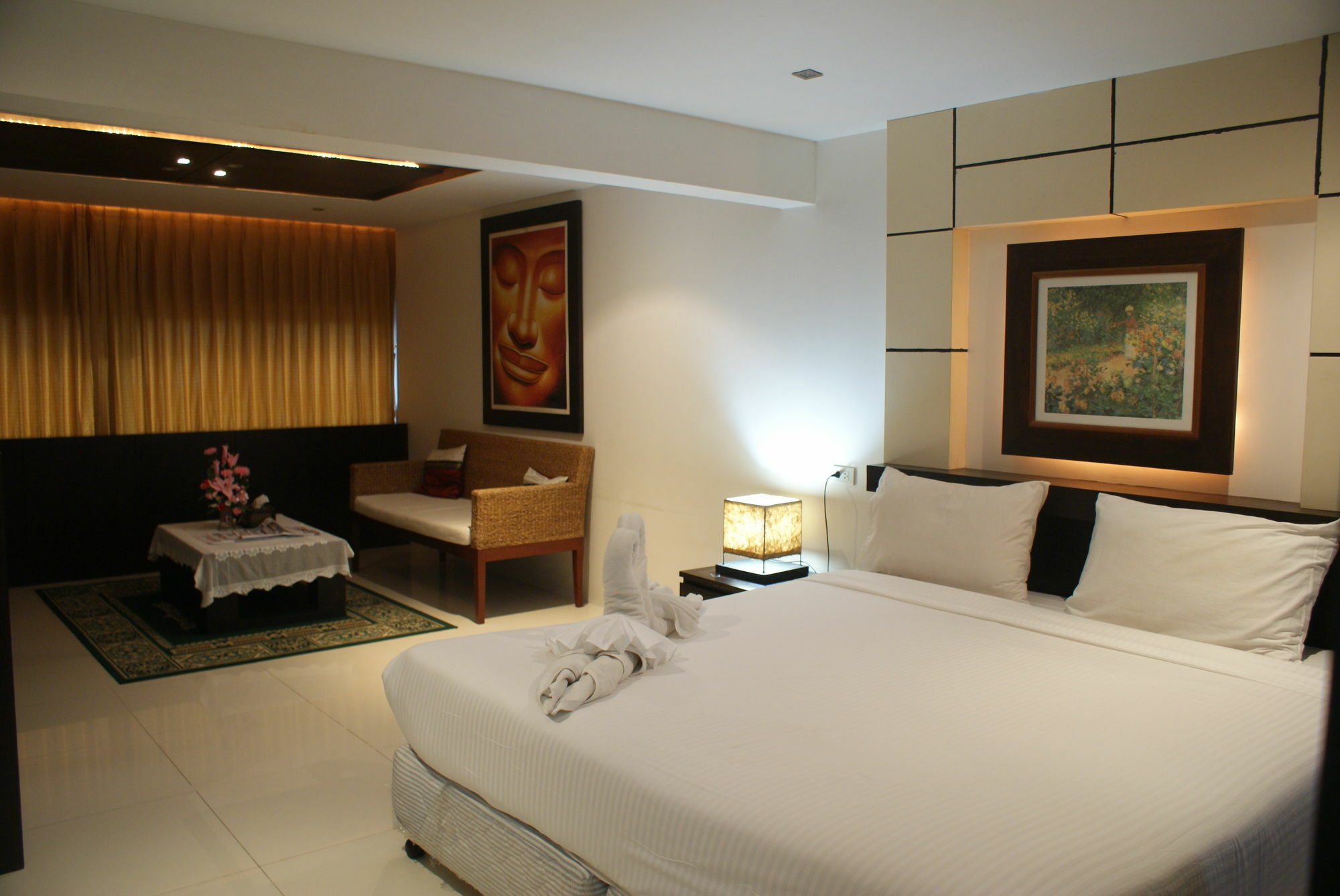 New International Guest House Patong Экстерьер фото